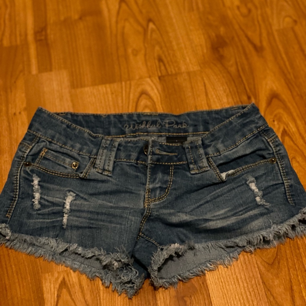 Shorts - Picture 2 of 3